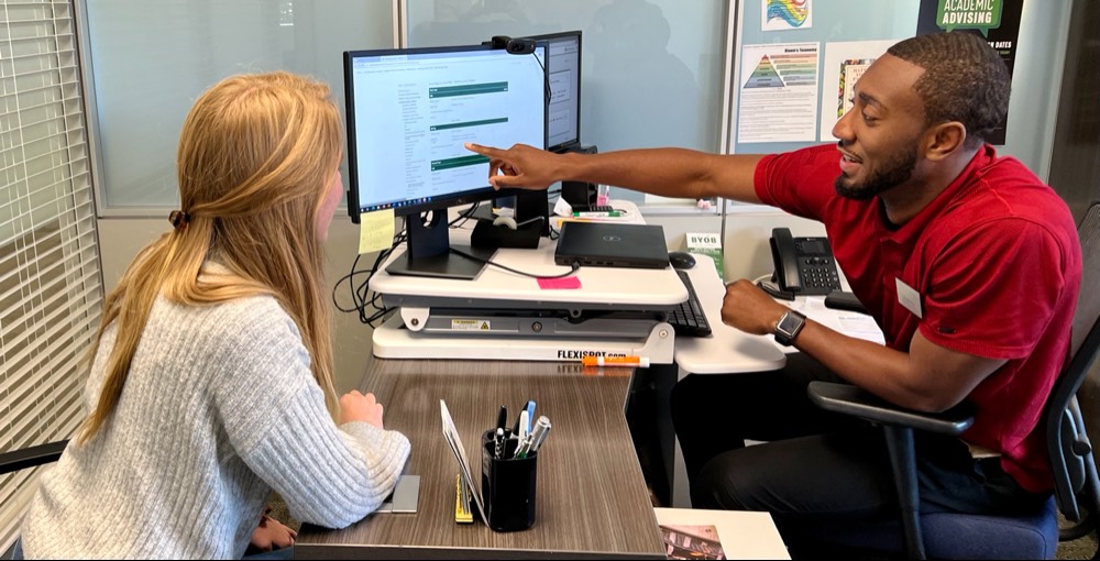 Student sitting with Advisor